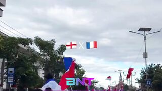 Rivalitas Cuma di Lapangan! Konvoi 'Pasukan' Inggris dan Prancis Papasan di Jalan, Ketemu Damai Sambut Piala Dunia 2026