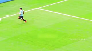 Ketika Suárez mempermalukan bek lawan tanpa menggigitnya ???? 2