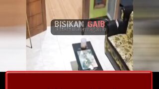dibelakang istri ada kuntilanak di ketahui sama suami