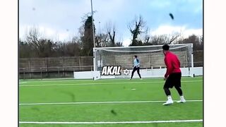 Bola yang bikin kiper cuma bisa diam!???? 6