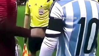 Pria yang tersenyum di tengah klip ini Pria paling beruntung 2