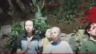Merinding Gak Sadar! Ibu-Ibu Asyik Live Joget, Penampakan Pocong Jelas Banget Di Belakang! ????