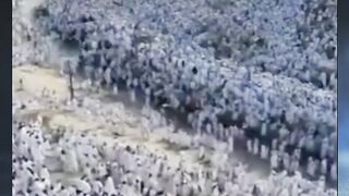 Di hari istimewa ini, jutaan umat Muslim di seluruh dunia