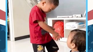 kasian si adek ????