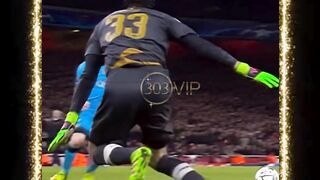 Messi ⚽️ x Cech ????