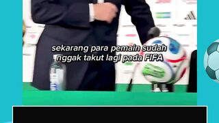 Sepak bola atau bisnis iklan? ????
