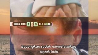 Bayangkan sudah menyelesaikan sepak bola, tapi masih aja nangis setelah mencetak hattrick!