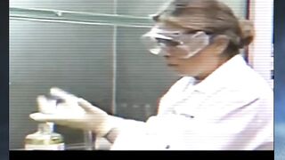 tanpa sengaja meneteskan dimethylmercury ke sarung tangan lateks yang ia pakai di laboratorium