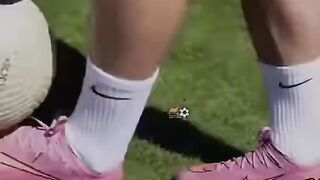 kenpa kiper selalu menggunakan sepatu ini