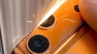 Does an iPhone contain gold?