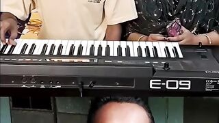 মেয়েটা কেন পিয়ানো অফ  করে দিল