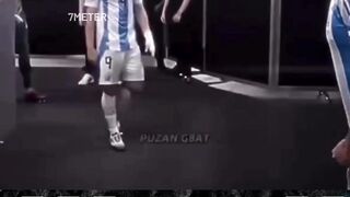 Tanda penghormatan terbesar bukanlah tepuk tangan.