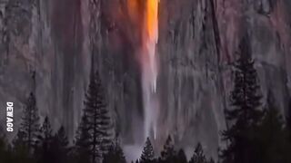Bukan Aliran Lava Pijar! Magisnya Fenomena Langka 'Air Terjun Api' di Yosemite Ini Bikin Merinding Takjub
