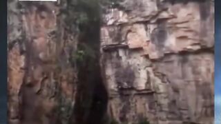 tragedi mengerikan terjadi di Danau Furnas, Minas Gerais, Brasil. Sebuah dinding tebing