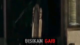 penampakan di depan rumah