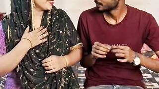 জামাই বউ মিলে কি সুন্দর গান গাইতেছে