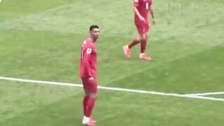Cristiano Ronaldo adalah sosok yang paling kontroversial dan banyak diperdebatkan dalam sepak bola profesional