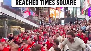 Gelombang Viking telah tiba di Times Square!