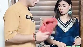 Husband ne Wife se sab kaam karvaaye ????.mp4