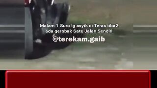 gerobak sate berjalan sendiri di malam 1 suro