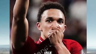 Dari cium lencana sampai naruh jersey di sudut lapangan