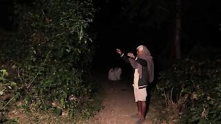 रोड पर रोने की आवाज आती है और परछाई दिखाई देती है
