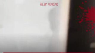 Rekam Iseng Tengah Malam, Kamera Malah Menangkap Sosok Putih Misterius!