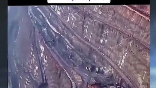 Tambang ini mencapai kedalaman lebih dari 4 kilometer