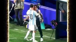 Momen Leo Messi keluar di babak kedua menit akhir pertadingan melawan Aljazair