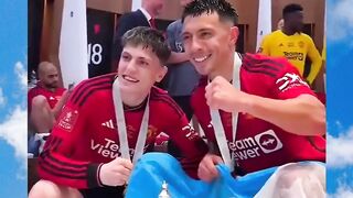 Bukti Ada Masalah Di Man United???? - Adobet88
