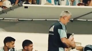Ada sebuah momen menarik saat penggawa Argentina 3