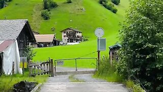 ???? Switzerland ???????? #shortsfeed #mountains #mountainnature #swissnature [1080p]