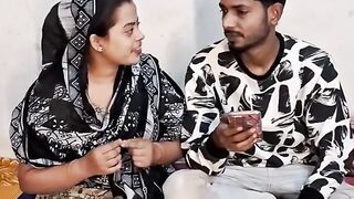 মেয়েটা কি বলে