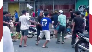 BENTROK PANAS DI JEMBATAN LIMA! ???? Pedagang vs Anak Punk Bikin Jalan Lumpuh