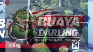 Pengemudi ojol menangis histeris memohon motornya tak diangkut petugas: Saya butuh uang, Pak! #Viral
