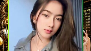 Senyumnya menenangkan, tatapannya memikat, dan pesonanya mampu mencuri perhatian siapa saja