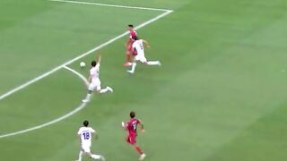 Cristiano Ronaldo kembali menunjukkan mengapa namanya masih ditakuti lawan