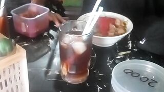 Makan bakso granat