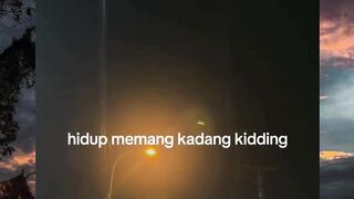 Kadang kita terlalu sibuk mikirin tanggung jawab dan kewajiban