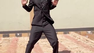 DiGiDi in Suit