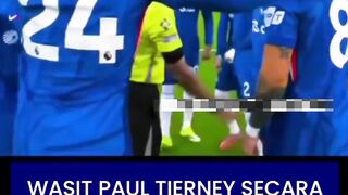 Saat para pemain Chelsea berkumpul di lingkaran tengah untuk motivasi terakhir