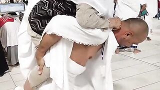 سعودی لڑکیوں کے کھانے پربندروں حملہ کردیا