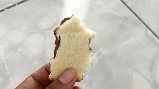 Hari ini semua team di bawakan roti