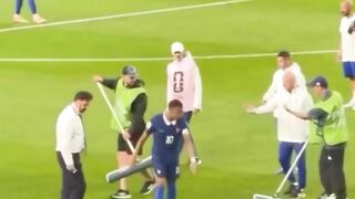 Belakangan ini, meme "Mbappé sang diktator" membanjiri media sosial seputar sepak bola