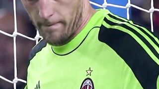 Tak banyak yang sadar,perang mental Messi vs Abbiati dimulai jauh sebelum peluit dibunyikan