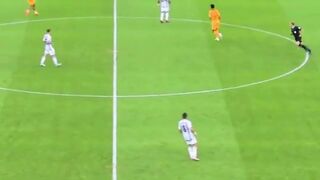 Saya tidak akan pernah melupakan umpan Leo Messi melawan kami - Frenkie de Jong