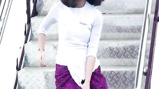 Pramugari Cantik turun dari