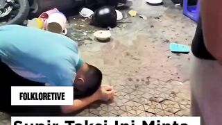 Viral di Vietnam! Sukses Nyeruduk Motor dan Rumah Makan, Sopir Taksi Ini Langsung Sujud Minta Ampun
