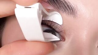 Lash extension