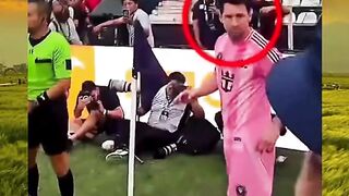 ????⚽️ Dua legenda, satu sikap yang sama: selalu menghargai para penggemarnya.